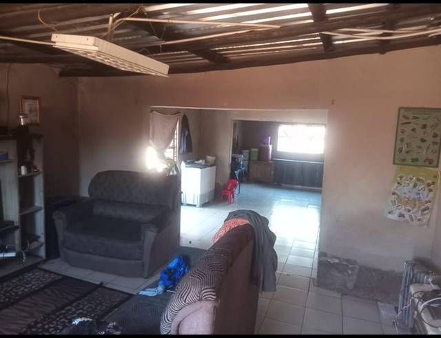 2 BEDROOM HOUSE FOR SALE IN MABOPANE UNIT B
